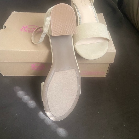 Nude color  block heel Sandals size 91/2 M  never worn. - Picture 3 of 5